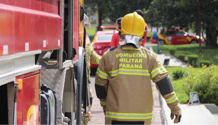 Foto: CBMPR Riscos de incêndios, corte de energia e acidentes de trânsito: soltar balão é crime no Brasil